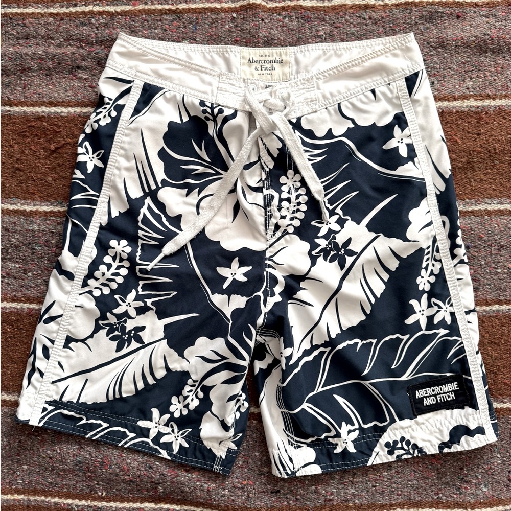 Abercrombie and Fitch men’s size medium tropical print swim shorts